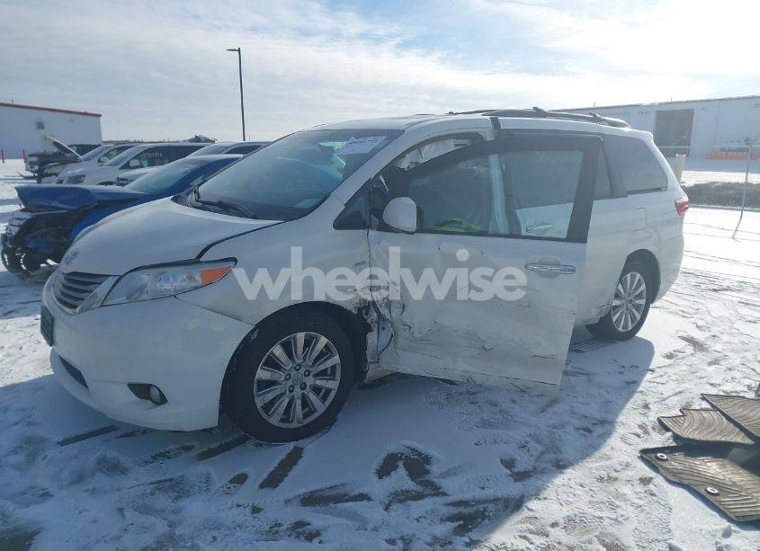 Photo 2 of 2017 Toyota Sienna XLE/LIMITED (VIN 5TDDZ3DC9HS150100)