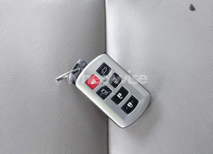 Photo 11 of 2017 Toyota Sienna XLE/LIMITED (VIN 5TDDZ3DC9HS159153)