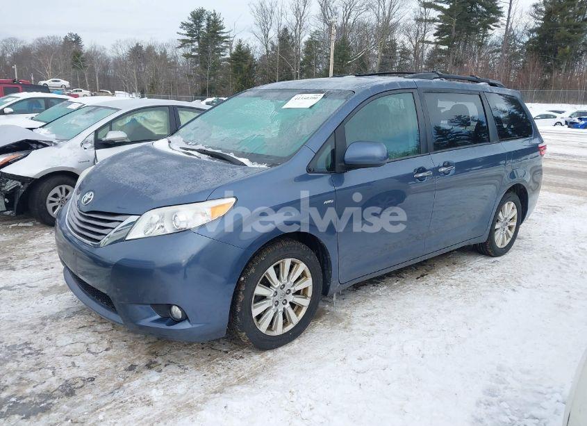 Photo 2 of 2017 Toyota Sienna XLE/LIMITED (VIN 5TDDZ3DC9HS159153)