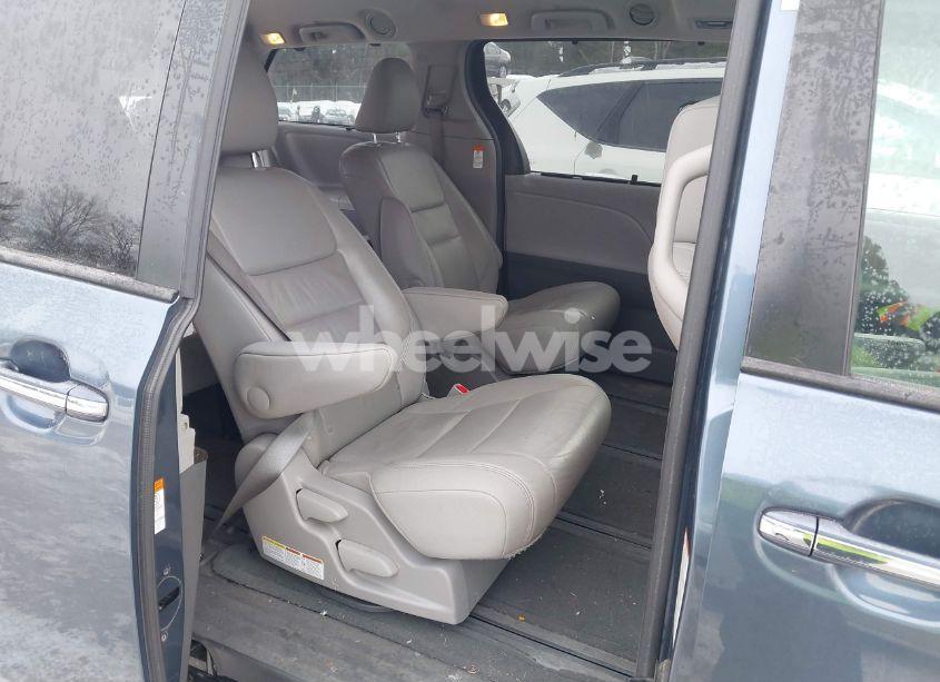 Photo 8 of 2017 Toyota Sienna XLE/LIMITED (VIN 5TDDZ3DC9HS159153)