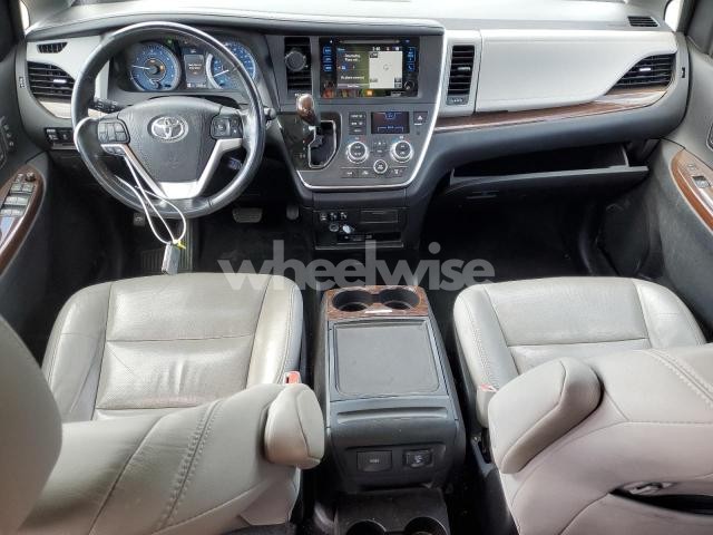 Photo 3 of 2017 TOYOTA SIENNA XLE (VIN 5TDDZ3DC9HS183579)