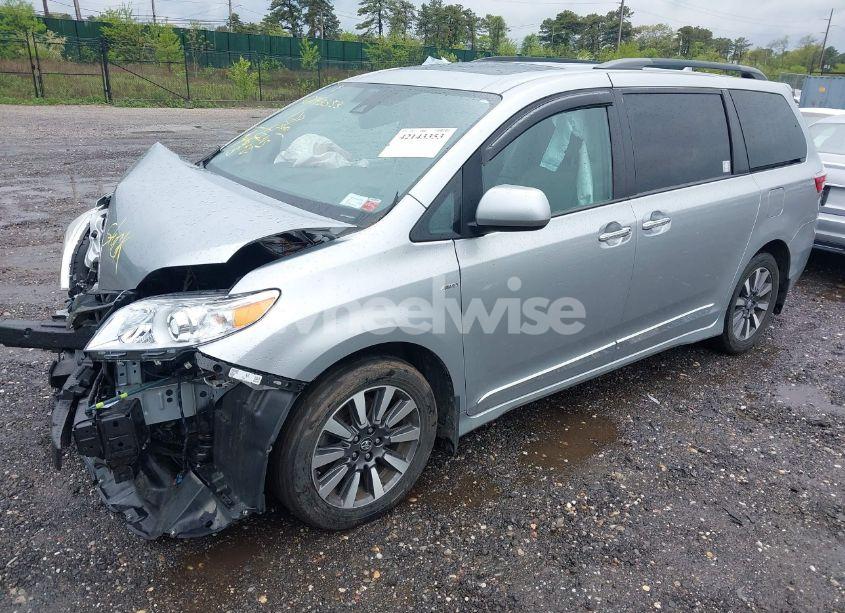 Photo 2 of 2019 Toyota Sienna XLE 7 PASSENGER (VIN 5TDDZ3DC9KS226549)