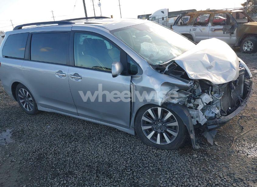 2020 Toyota Sienna XLE (VIN 5TDDZ3DC9LS232501) main photo