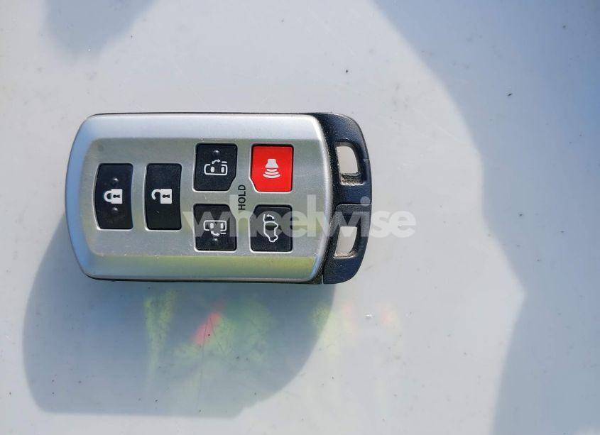 Photo 11 of 2020 Toyota Sienna XLE (VIN 5TDDZ3DC9LS232501)