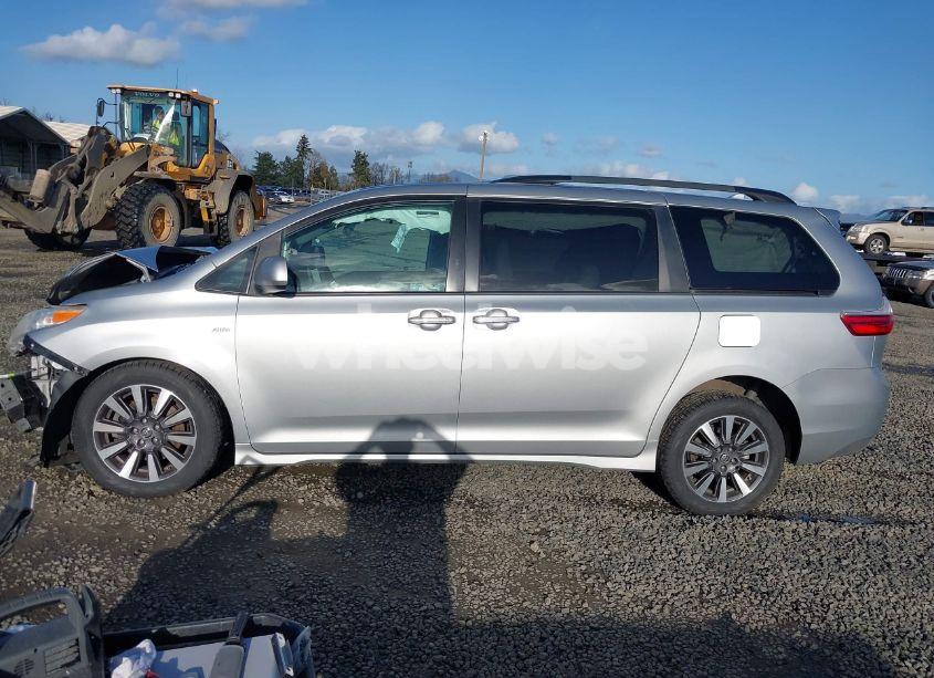 Photo 15 of 2020 Toyota Sienna XLE (VIN 5TDDZ3DC9LS232501)