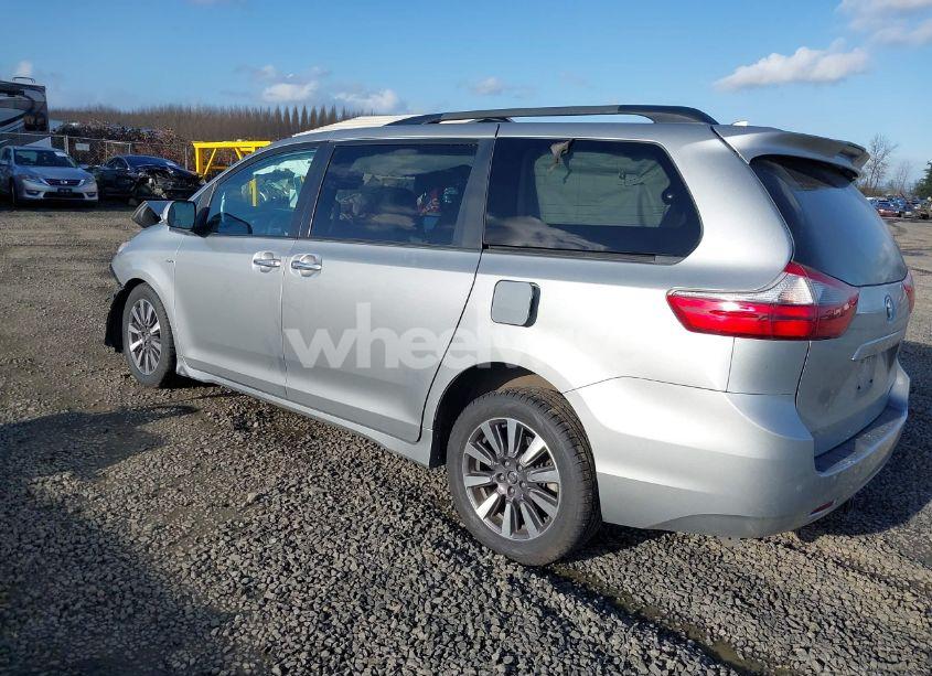 Photo 3 of 2020 Toyota Sienna XLE (VIN 5TDDZ3DC9LS232501)