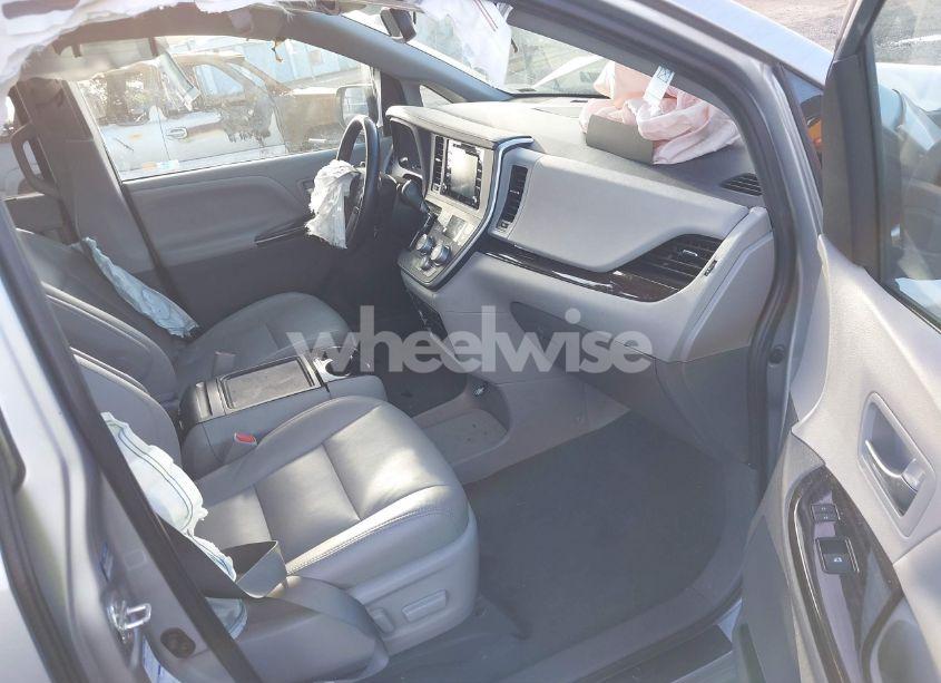 Photo 5 of 2020 Toyota Sienna XLE (VIN 5TDDZ3DC9LS232501)