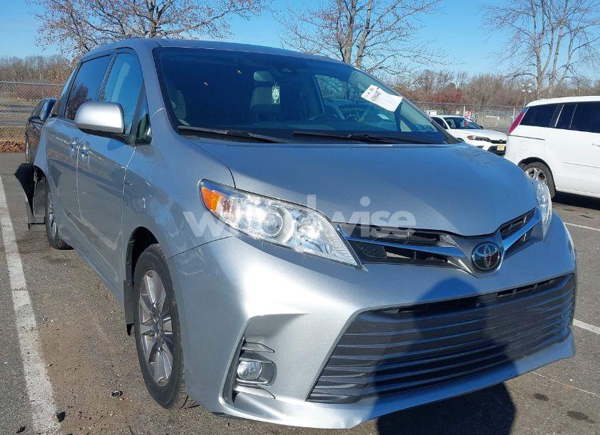 2020 Toyota Sienna XLE (VIN 5TDDZ3DC9LS242929) main photo
