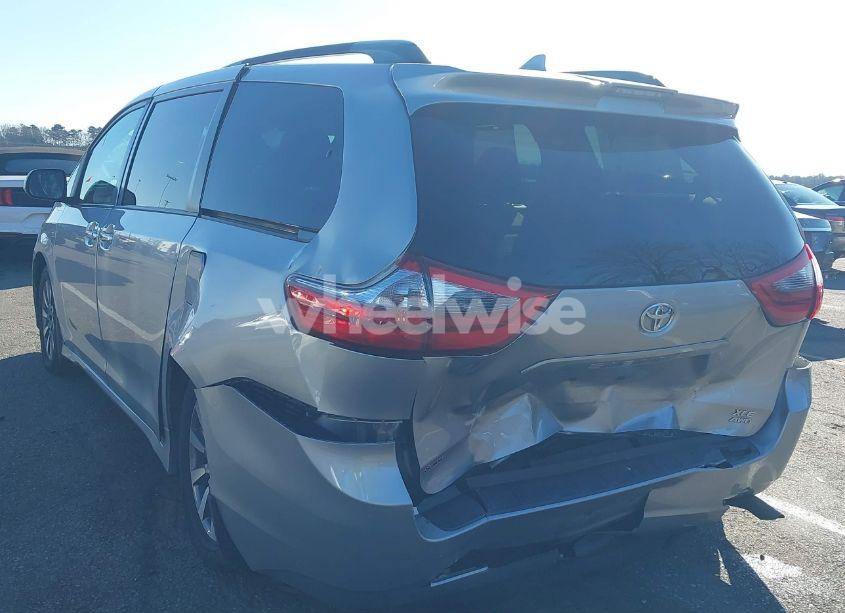 Photo 3 of 2020 Toyota Sienna XLE (VIN 5TDDZ3DC9LS242929)
