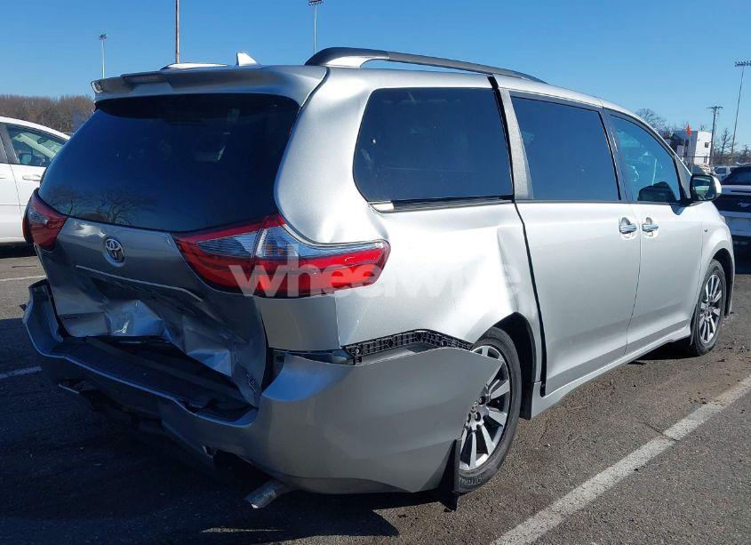 Photo 4 of 2020 Toyota Sienna XLE (VIN 5TDDZ3DC9LS242929)