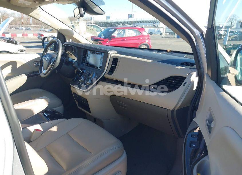 Photo 5 of 2020 Toyota Sienna XLE (VIN 5TDDZ3DC9LS242929)