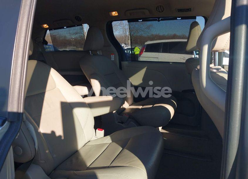 Photo 8 of 2020 Toyota Sienna XLE (VIN 5TDDZ3DC9LS242929)