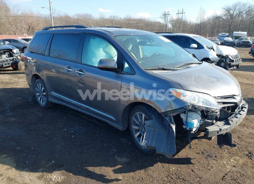 2018 Toyota Sienna XLE 7 PASSENGER (VIN 5TDDZ3DCXJS199733) main photo