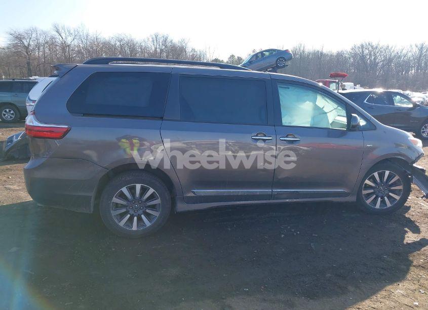 Photo 13 of 2018 Toyota Sienna XLE 7 PASSENGER (VIN 5TDDZ3DCXJS199733)