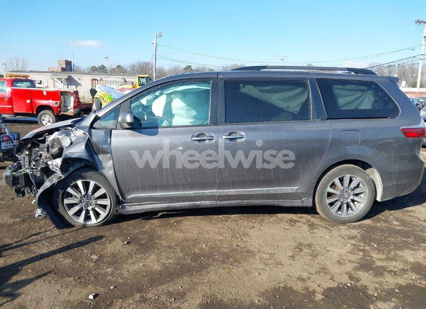 Photo 14 of 2018 Toyota Sienna XLE 7 PASSENGER (VIN 5TDDZ3DCXJS199733)