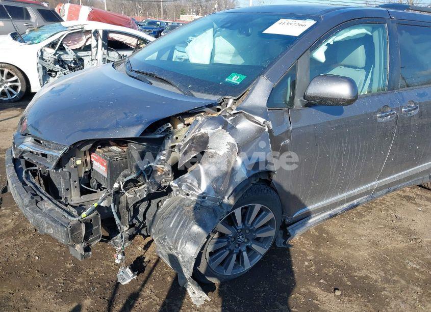 Photo 17 of 2018 Toyota Sienna XLE 7 PASSENGER (VIN 5TDDZ3DCXJS199733)