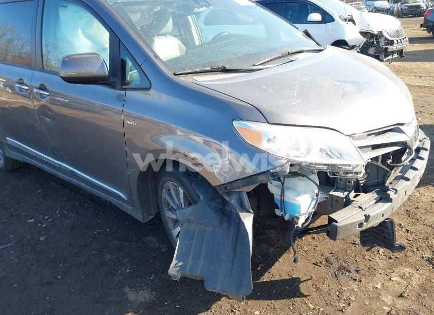 Photo 19 of 2018 Toyota Sienna XLE 7 PASSENGER (VIN 5TDDZ3DCXJS199733)