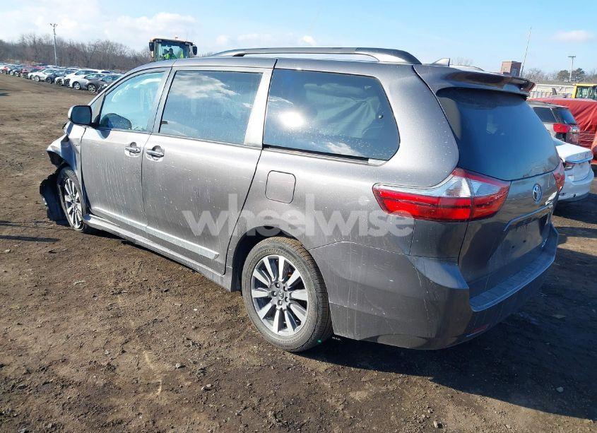 Photo 3 of 2018 Toyota Sienna XLE 7 PASSENGER (VIN 5TDDZ3DCXJS199733)