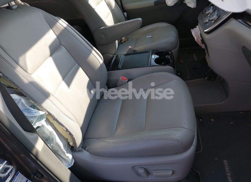 Photo 5 of 2018 Toyota Sienna XLE 7 PASSENGER (VIN 5TDDZ3DCXJS199733)