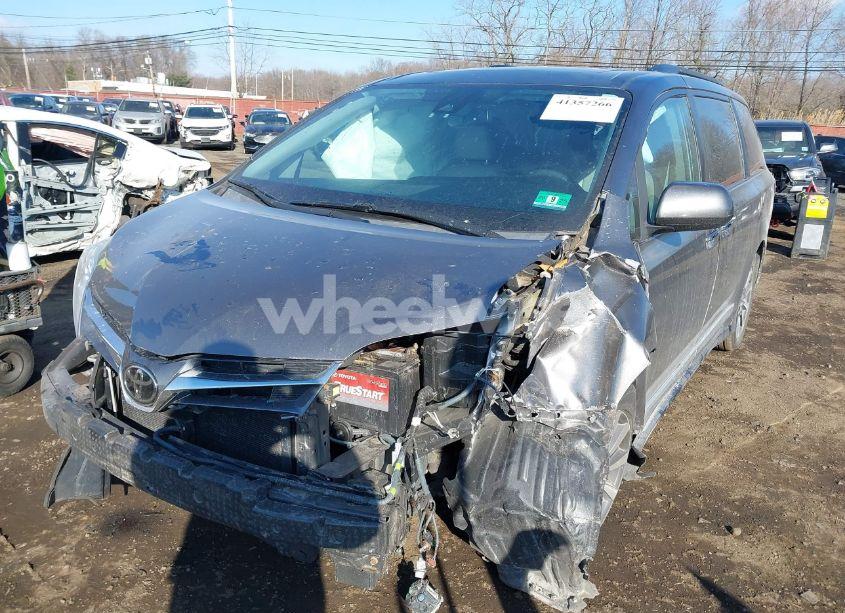 Photo 6 of 2018 Toyota Sienna XLE 7 PASSENGER (VIN 5TDDZ3DCXJS199733)