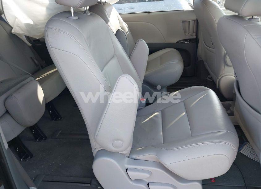 Photo 8 of 2018 Toyota Sienna XLE 7 PASSENGER (VIN 5TDDZ3DCXJS199733)