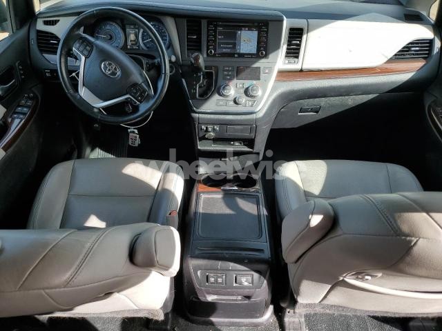 Photo 10 of 2019 TOYOTA SIENNA XLE (VIN 5TDDZ3DCXKS216984)