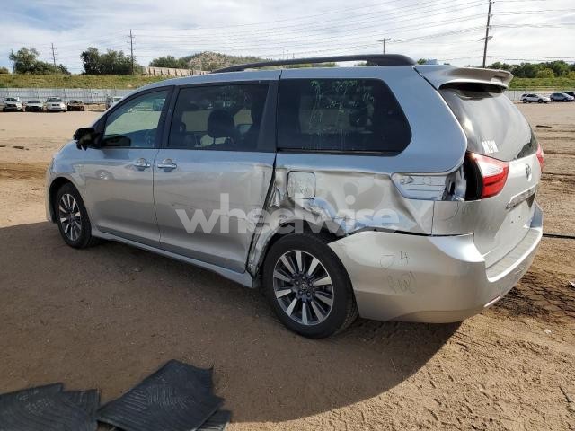 Photo 3 of 2019 TOYOTA SIENNA XLE (VIN 5TDDZ3DCXKS216984)