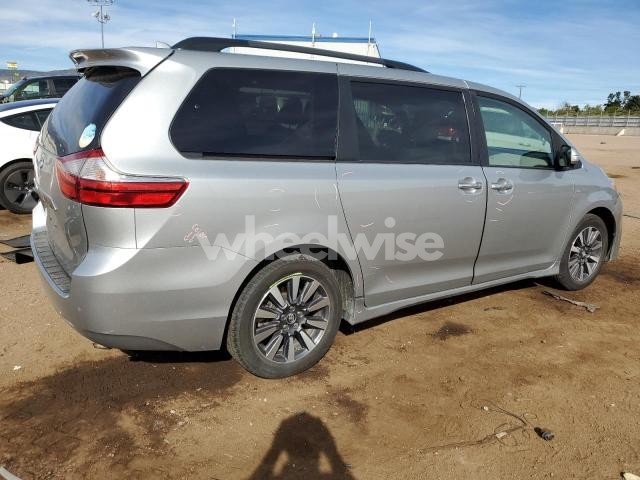 Photo 4 of 2019 TOYOTA SIENNA XLE (VIN 5TDDZ3DCXKS216984)