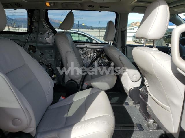 Photo 6 of 2019 TOYOTA SIENNA XLE (VIN 5TDDZ3DCXKS216984)