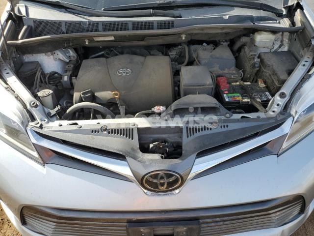 Photo 7 of 2019 TOYOTA SIENNA XLE (VIN 5TDDZ3DCXKS216984)