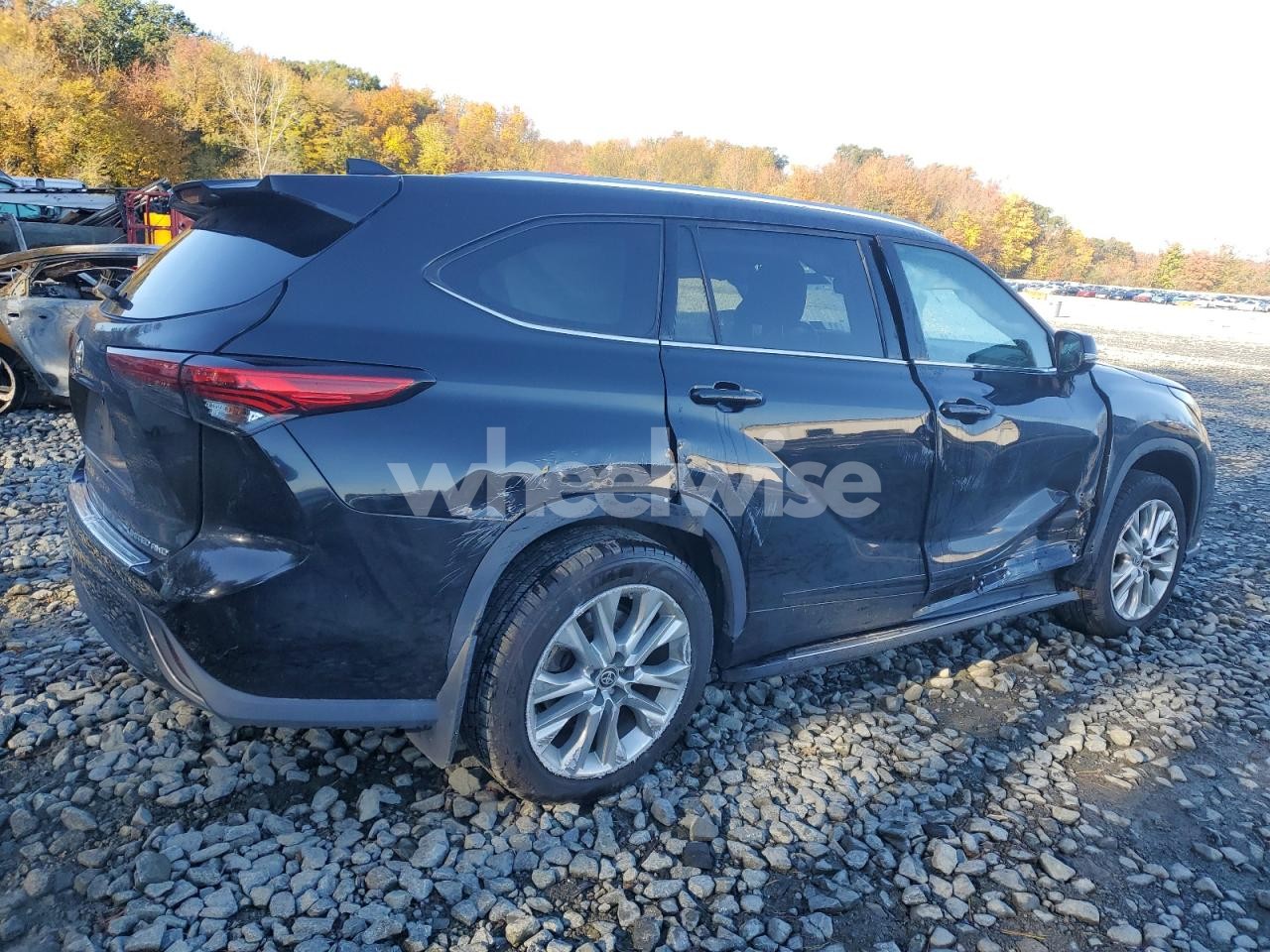 Photo 3 of 2021 TOYOTA HIGHLANDER LIMITED N/A (VIN 5TDDZRBH0MS549621)