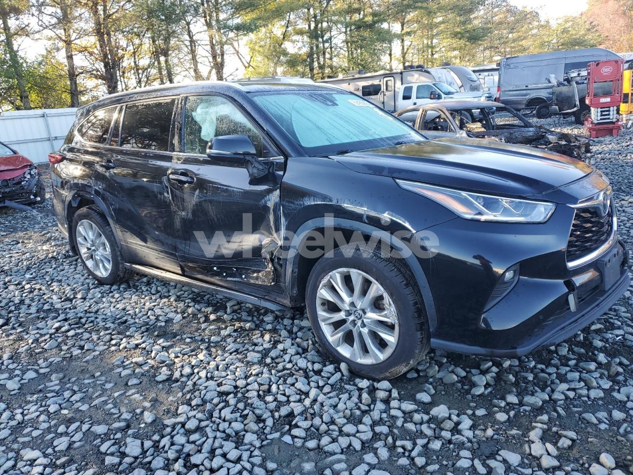 Photo 4 of 2021 TOYOTA HIGHLANDER LIMITED N/A (VIN 5TDDZRBH0MS549621)