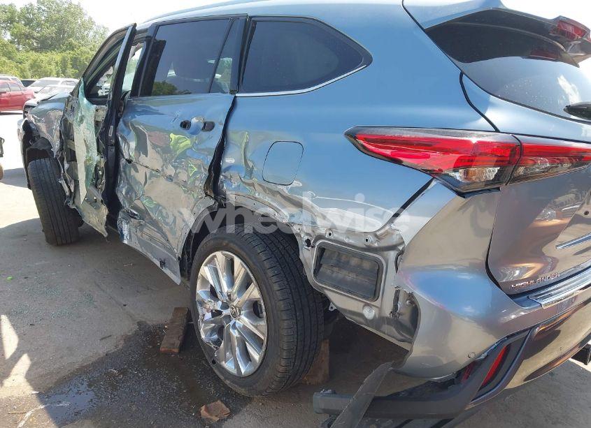 Photo 12 of 2022 Toyota Highlander LIMITED (VIN 5TDDZRBH0NS192331)