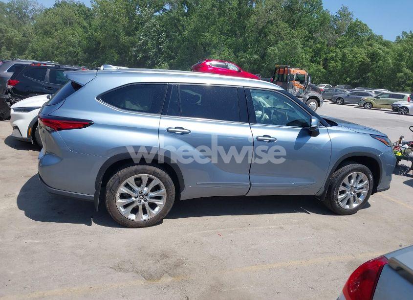 Photo 14 of 2022 Toyota Highlander LIMITED (VIN 5TDDZRBH0NS192331)