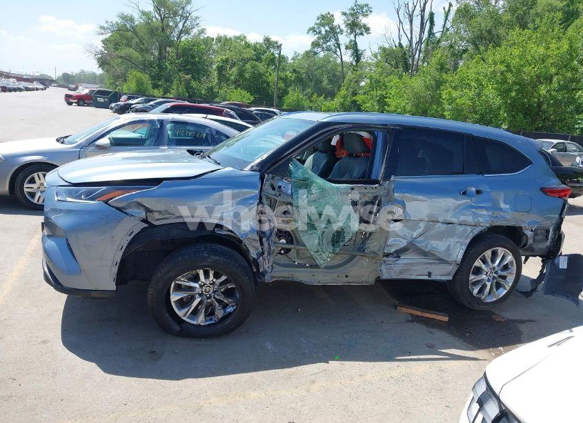 Photo 15 of 2022 Toyota Highlander LIMITED (VIN 5TDDZRBH0NS192331)