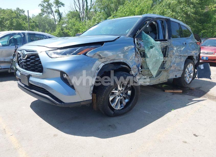 Photo 2 of 2022 Toyota Highlander LIMITED (VIN 5TDDZRBH0NS192331)