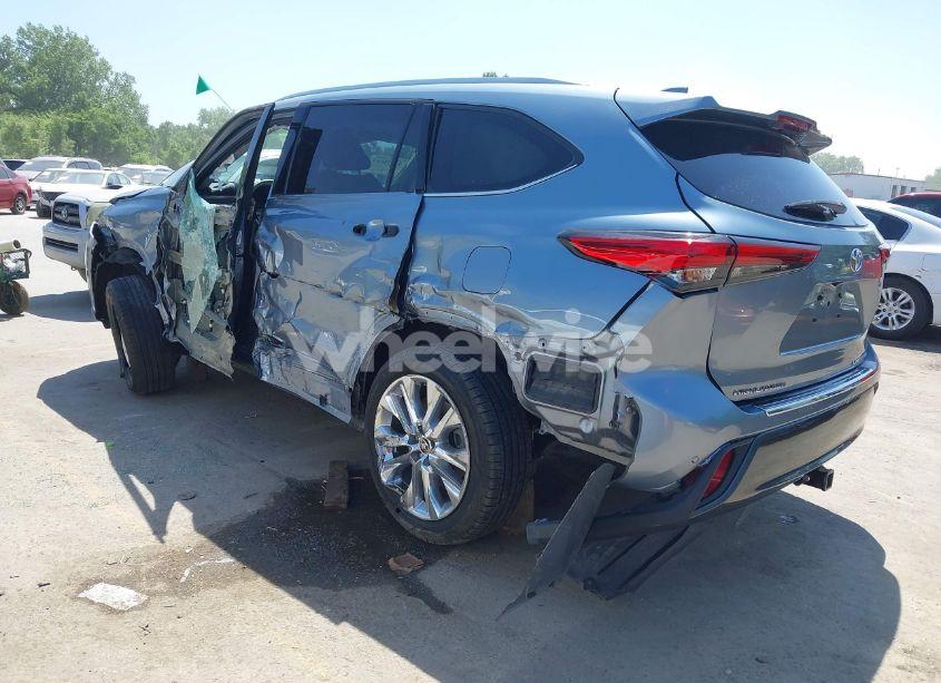 Photo 3 of 2022 Toyota Highlander LIMITED (VIN 5TDDZRBH0NS192331)
