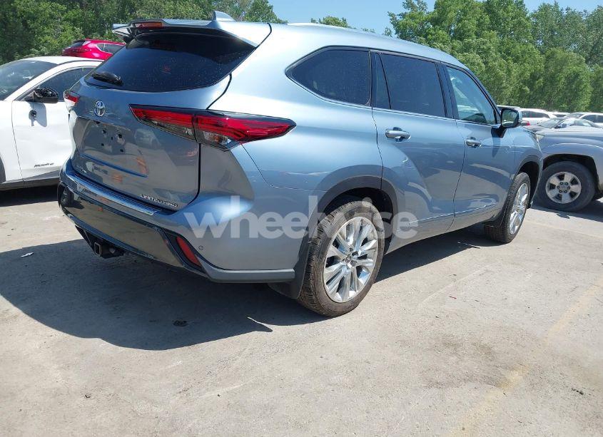 Photo 4 of 2022 Toyota Highlander LIMITED (VIN 5TDDZRBH0NS192331)