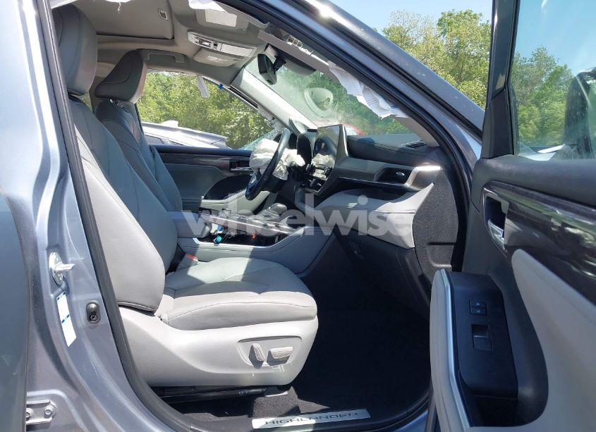 Photo 5 of 2022 Toyota Highlander LIMITED (VIN 5TDDZRBH0NS192331)