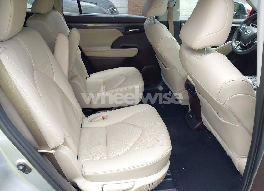 Photo 8 of 2020 Toyota Highlander LIMITED (VIN 5TDDZRBH1LS011976)