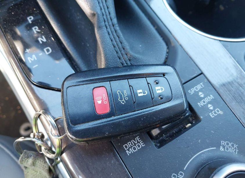 Photo 11 of 2022 Toyota Highlander LIMITED (VIN 5TDDZRBH1NS563822)