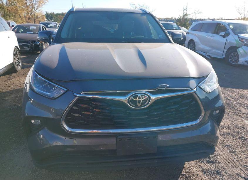Photo 13 of 2022 Toyota Highlander LIMITED (VIN 5TDDZRBH1NS563822)