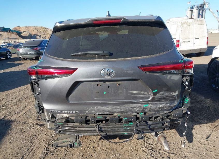 Photo 17 of 2022 Toyota Highlander LIMITED (VIN 5TDDZRBH1NS563822)