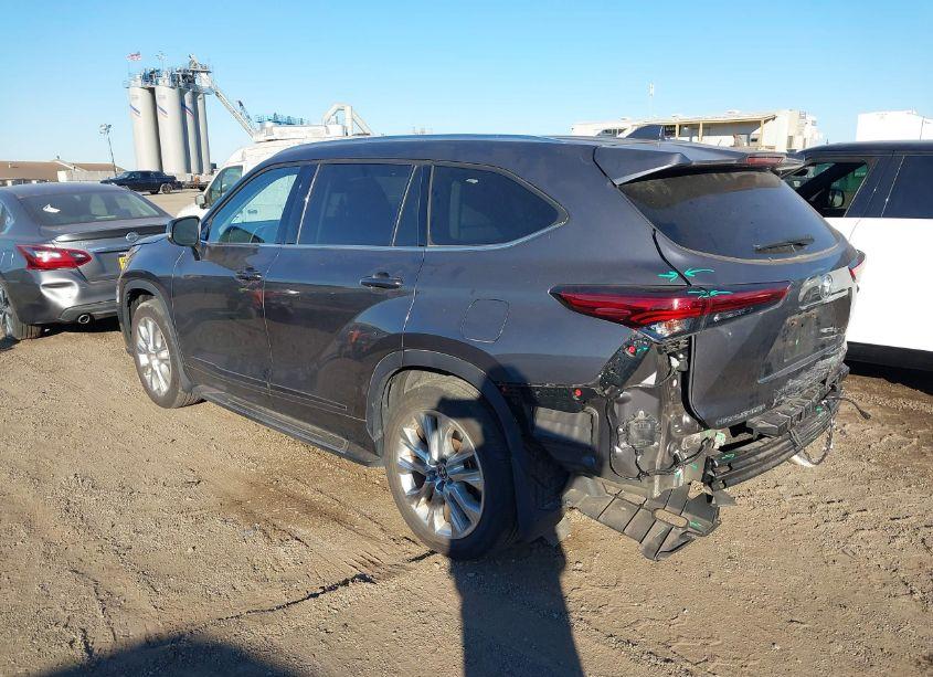 Photo 3 of 2022 Toyota Highlander LIMITED (VIN 5TDDZRBH1NS563822)