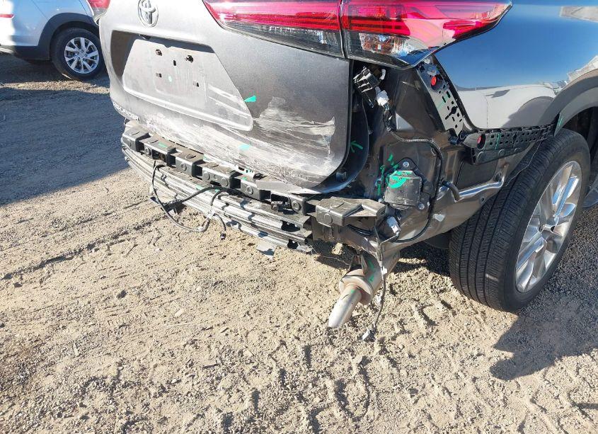 Photo 6 of 2022 Toyota Highlander LIMITED (VIN 5TDDZRBH1NS563822)