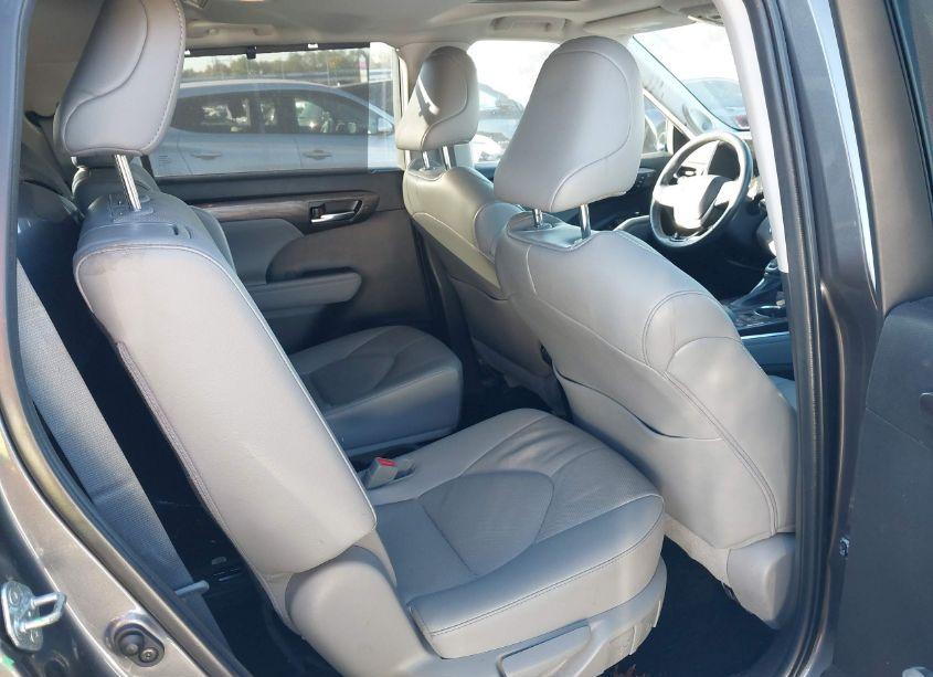 Photo 8 of 2022 Toyota Highlander LIMITED (VIN 5TDDZRBH1NS563822)