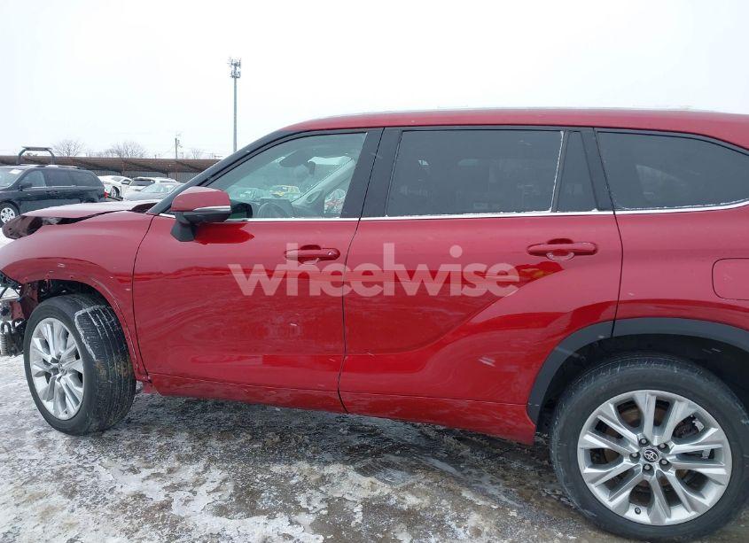 Photo 15 of 2021 Toyota Highlander LIMITED (VIN 5TDDZRBH2MS131514)
