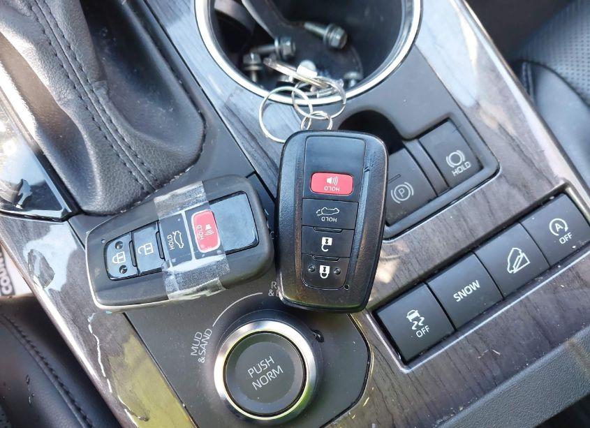 Photo 11 of 2022 Toyota Highlander LIMITED (VIN 5TDDZRBH2NS185168)