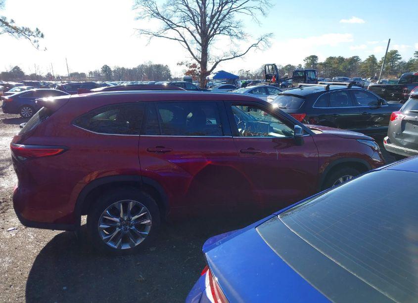 Photo 13 of 2022 Toyota Highlander LIMITED (VIN 5TDDZRBH2NS185168)