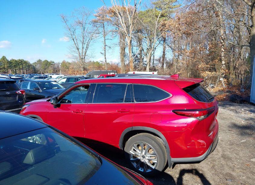 Photo 14 of 2022 Toyota Highlander LIMITED (VIN 5TDDZRBH2NS185168)
